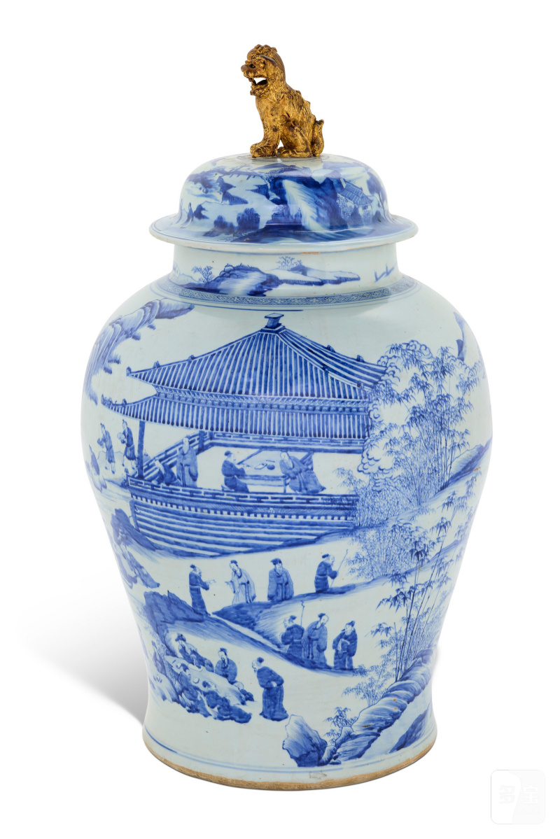 GRANDE POTICHE COUVERTE EN PORCELAINE BLEU BLANC À DÉCOR DU PAVILLON DES ORCHIDÉES  CHINE, DYNASTIE QING, ÉPOQUE KANGXI (1662-1722)